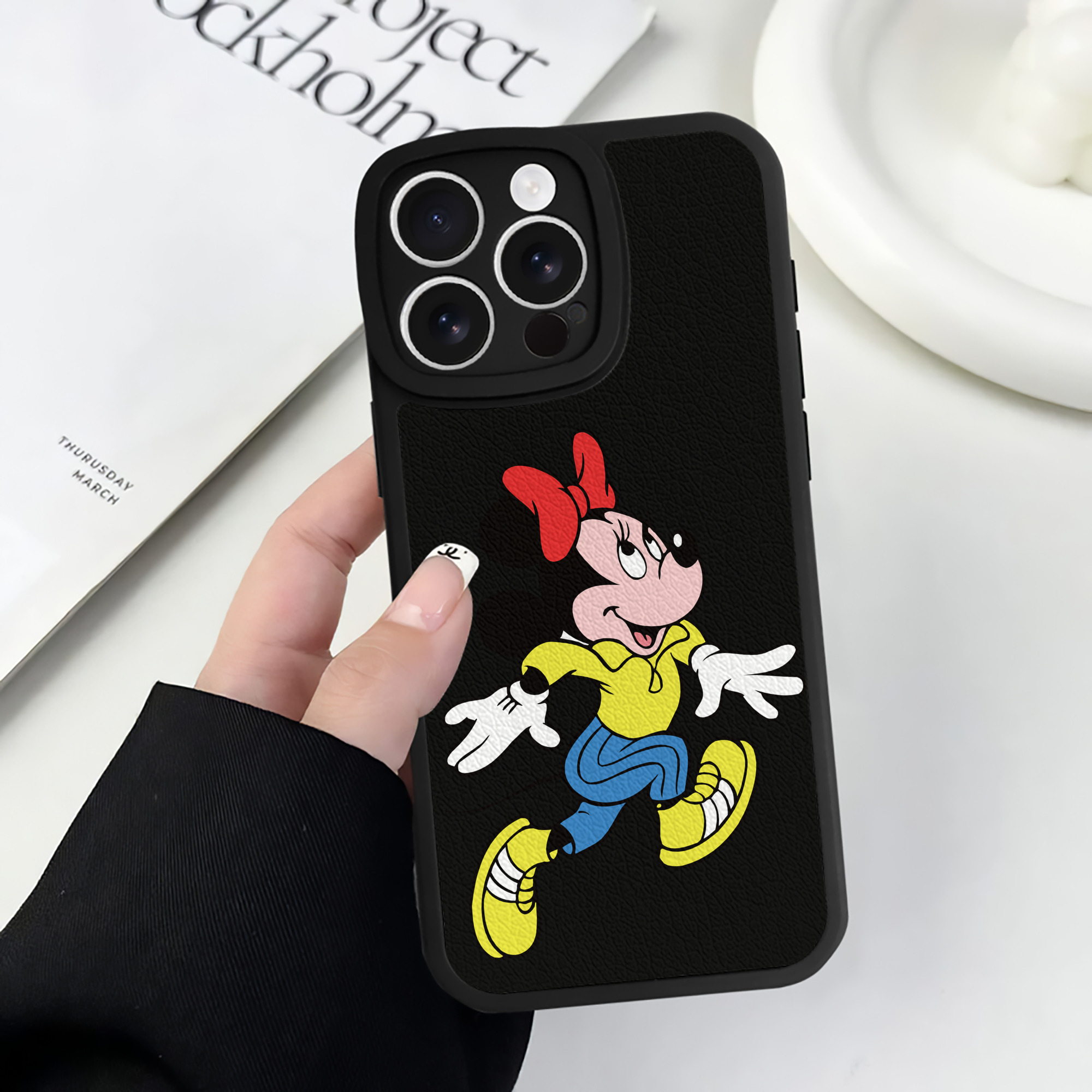 （画像用） ミッキーマウス Mickey Mouse 【iPhone 16シリーズ対応】シリコンスマホケース（レザー調） 材質：シリコン